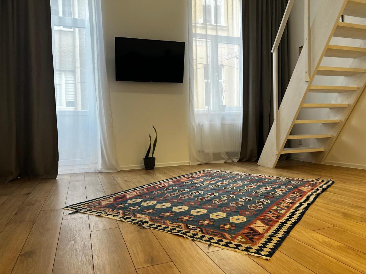 Apartment Lesya Kurbasa Leopoli Esterno foto