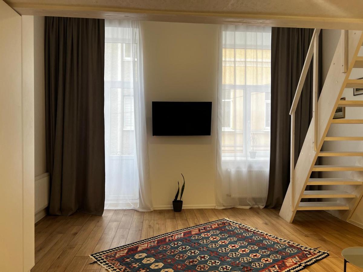 Apartment Lesya Kurbasa Leopoli Esterno foto